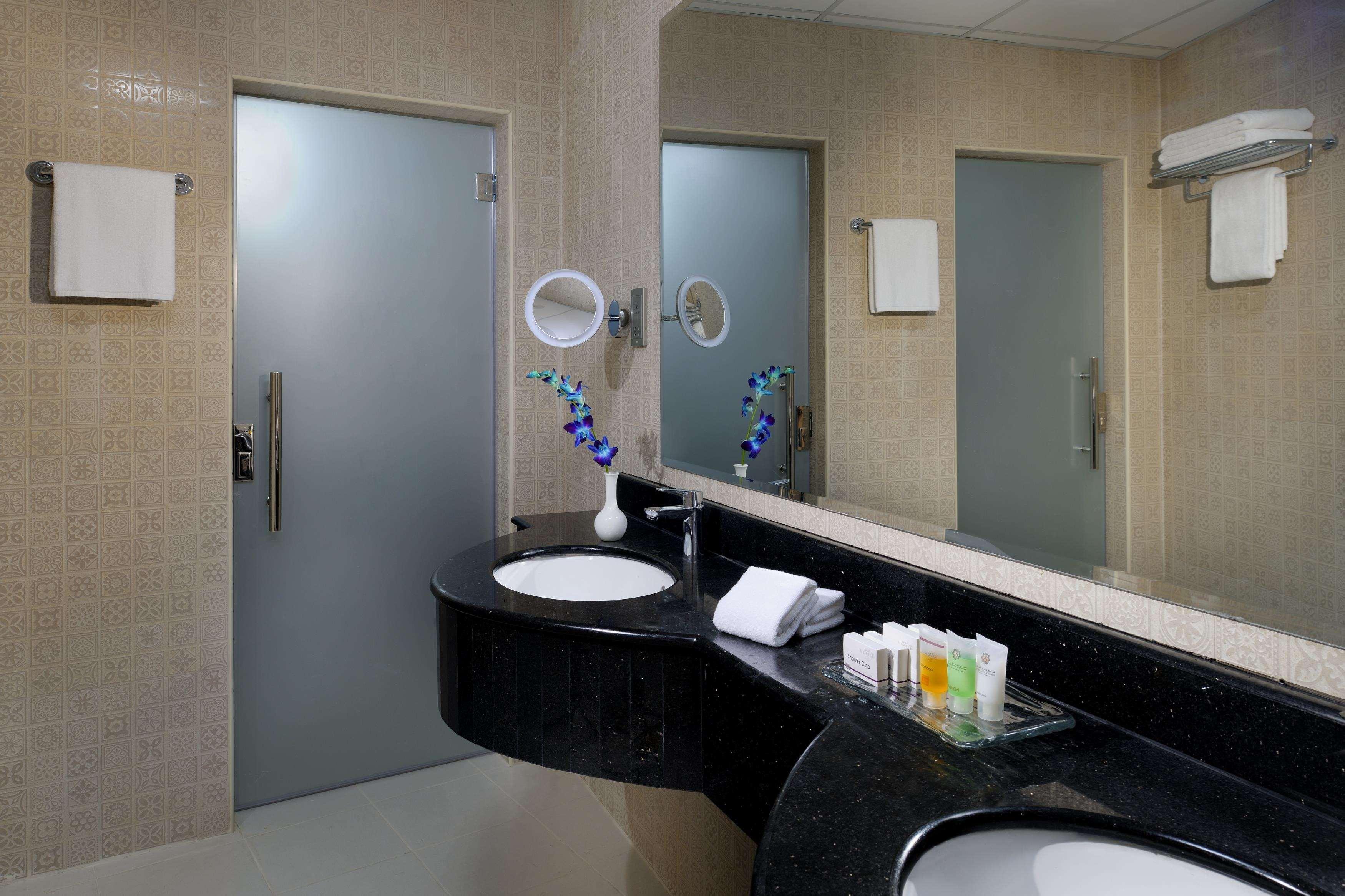Al Safir Hotel Manama Extérieur photo