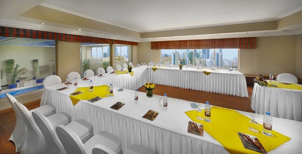 Al Safir Hotel Manama Extérieur photo